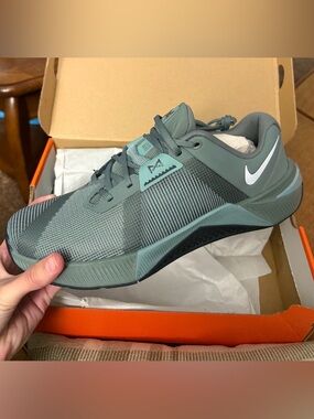 Nike Metcon 10 Men's Athletic Shoes Green with White Swoosh